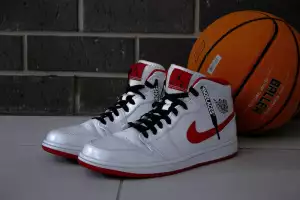 Nike Jordan 1 Mid